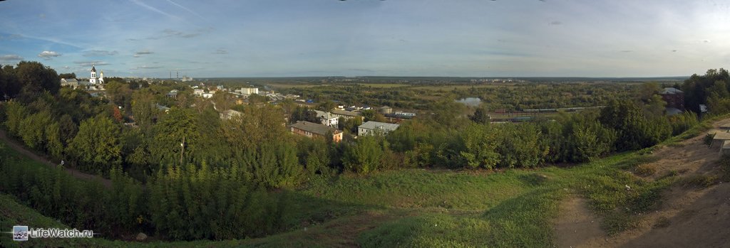 Панорама с холма возле храма