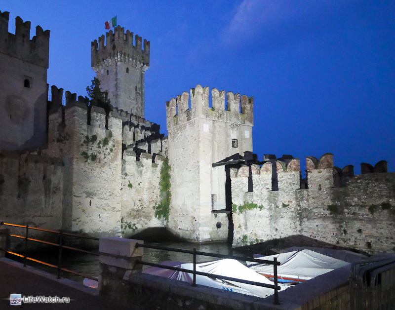 Стены замка Сирмионе (Sirmione)