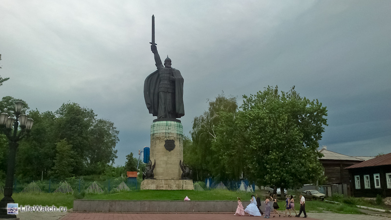 Памятник Илье Муромцу