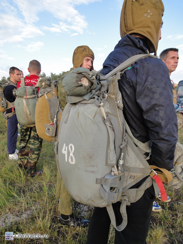 Парашют Д-5. У меня за спиной такой же )
